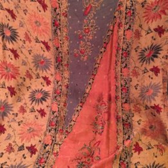 Hand Woven in Bali silk wrap - Picture 2 of 9